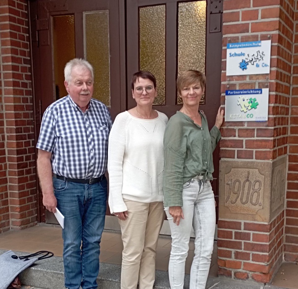 2023/10 FDP vor Ort: Freie Demokraten besuchen Grundschule Vlotho